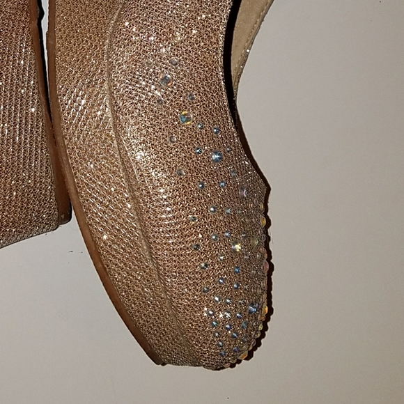 😊♡Stylnxe, size 9, womens wedge shiney gold tone - Picture 2 of 7